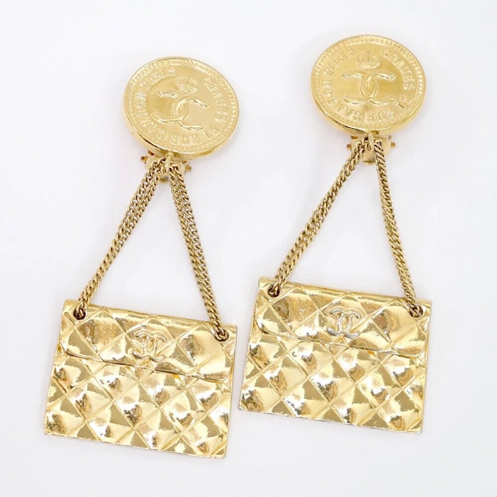 CHANEL CC Logos Quilted Bag Round Coin Clip-On Earrings Gold Tone Auth #40086 - Picture 1 of 7